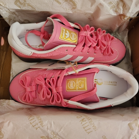 EXCLUSIVE - Hello Kitty 50th Anniversary Women's Adidas Sneakers - (7 1/2 US) - Picture 6 of 12